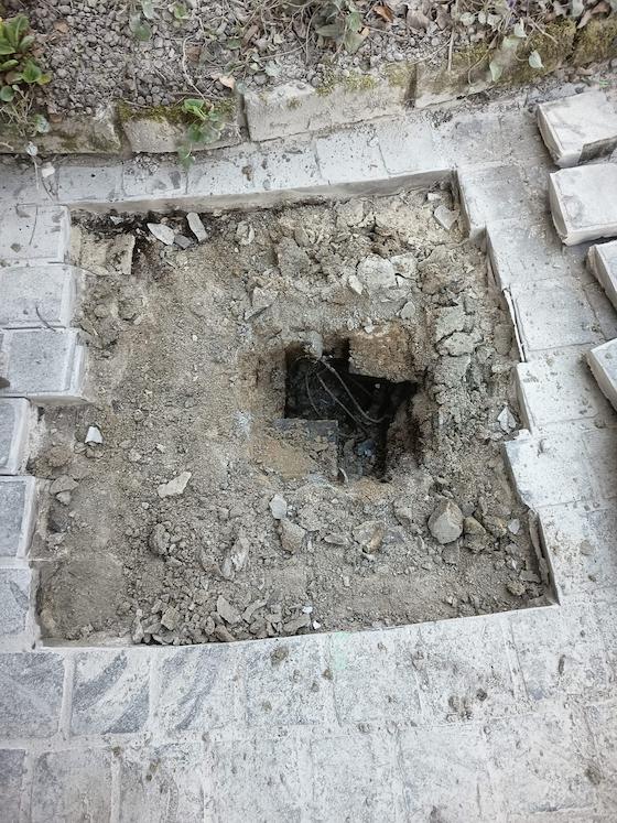 Avant regard télécom introuvable fouille de recherche sous pavés Grenoble 38