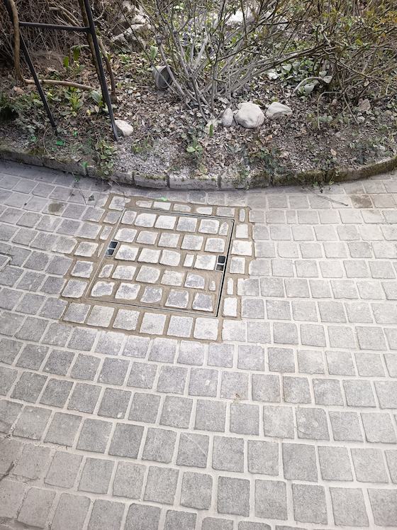 Après regard télécom remis à niveau réfection pavés terminée Grenoble 38